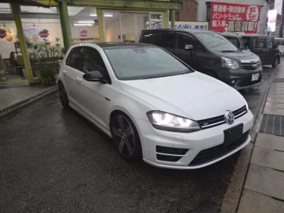 VOLKSWAGEN GOLF R