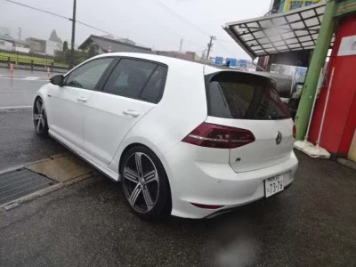 VOLKSWAGEN GOLF R