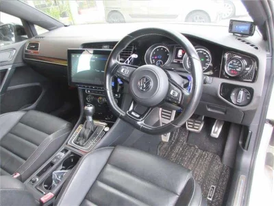 VOLKSWAGEN GOLF R