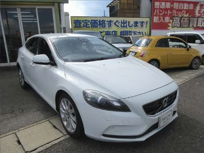 VOLVO V40