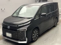Цена авто Toyota Voxy с аукционов Японии, номер кузова ZWR90W, пробег 59 000, оценка 8