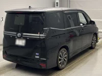 Цена авто Toyota Voxy с аукционов Японии, номер кузова ZWR90W, пробег 59 000, оценка 8