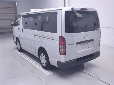 TOYOTA HIACE VAN