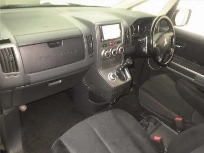 MITSUBISHI DELICA D5