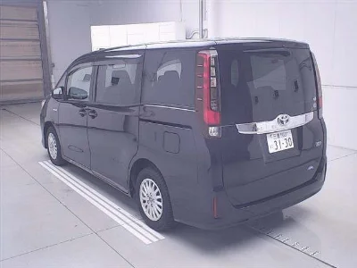 TOYOTA NOAH