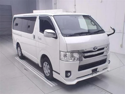 TOYOTA HIACE VAN
