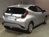 Цена авто Toyota Aqua с аукционов Японии, номер кузова MXPK11, пробег 72 000, оценка 8