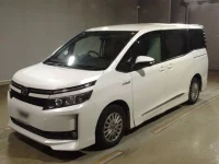 Цена авто Toyota Voxy с аукционов Японии, номер кузова ZWR80G, пробег 112 000, оценка 2