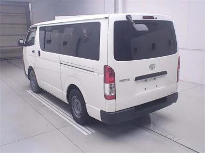 TOYOTA HIACE VAN