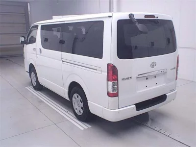 TOYOTA HIACE VAN