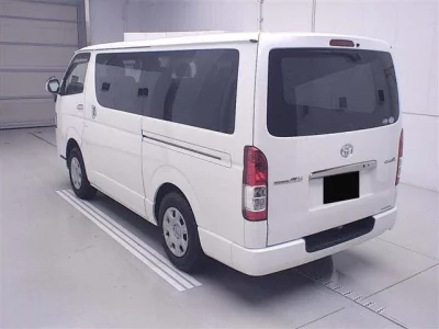 TOYOTA REGIUS ACE VAN