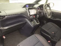 Цена авто Toyota Voxy с аукционов Японии, номер кузова ZRR80G, пробег 66 000, оценка 2
