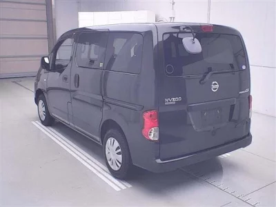 NISSAN NV200