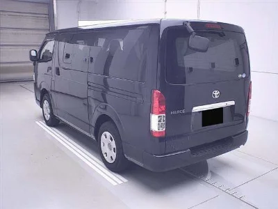 TOYOTA HIACE VAN
