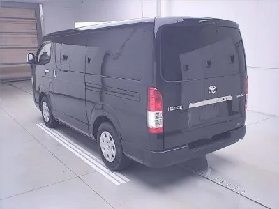 TOYOTA HIACE VAN