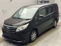 Цена авто Toyota Noah с аукционов Японии, номер кузова ZWR80G, пробег 133 000, оценка 6