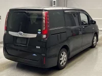 Цена авто Toyota Noah с аукционов Японии, номер кузова ZWR80G, пробег 133 000, оценка 6
