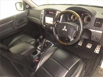 MITSUBISHI PAJERO