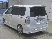 Цена авто Toyota Voxy с аукционов Японии, номер кузова ZRR70W, пробег 137 000, оценка 8