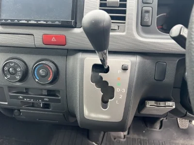 TOYOTA REGIUS VAN