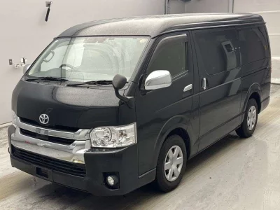 TOYOTA HIACE