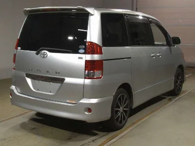 TOYOTA NOAH