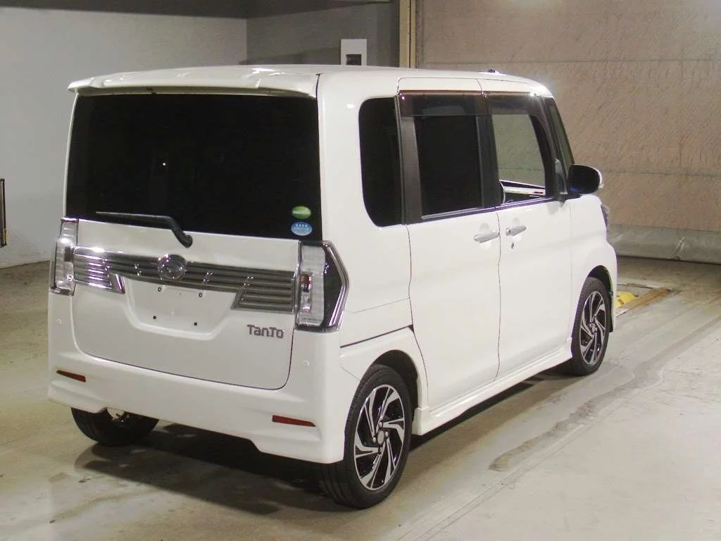 Daihatsu Tanto 2019