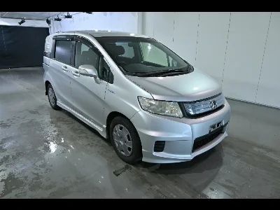 HONDA FREED SPIKE