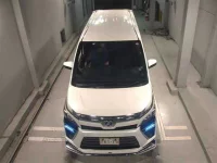Цена авто Toyota Voxy с аукционов Японии, номер кузова ZWR80W, пробег 104 000, оценка 2