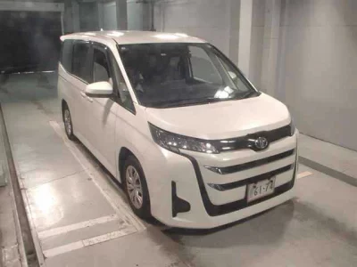TOYOTA NOAH