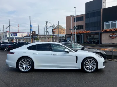 PORSCHE PANAMERA