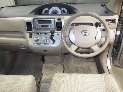 TOYOTA RAUM