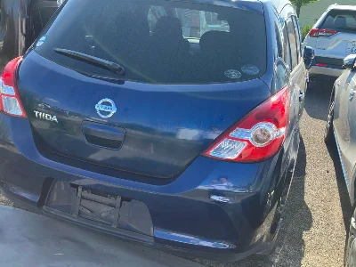 NISSAN TIIDA