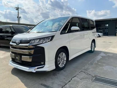 TOYOTA NOAH