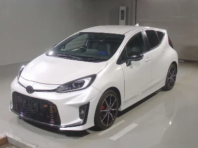 TOYOTA AQUA 1
