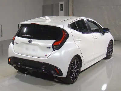 TOYOTA AQUA 2