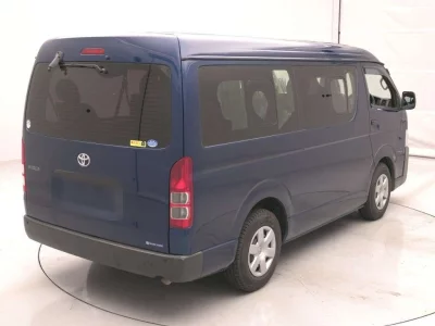 TOYOTA HIACE