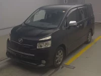 Цена авто Toyota Voxy с аукционов Японии, номер кузова ZRR70W, пробег 202 000, оценка 2