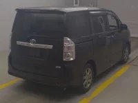 Цена авто Toyota Voxy с аукционов Японии, номер кузова ZRR70W, пробег 202 000, оценка 2