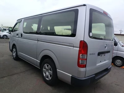 TOYOTA HIACE VAN
