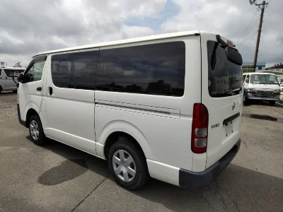 TOYOTA HIACE VAN
