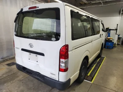 TOYOTA HIACE VAN