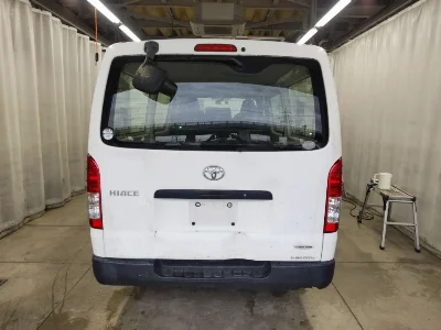 TOYOTA HIACE VAN
