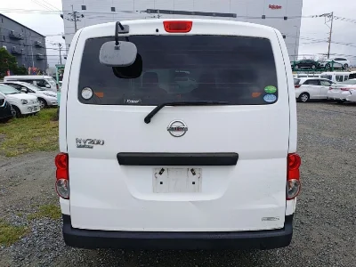 NISSAN NV200