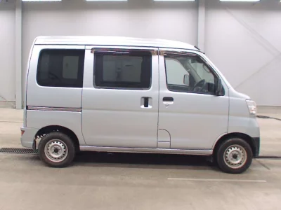 TOYOTA PIXIS VAN