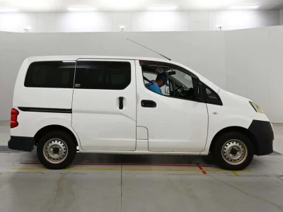 NISSAN NV200