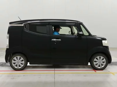 HONDA N BOX SLASH