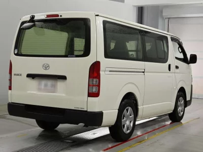 TOYOTA HIACE VAN