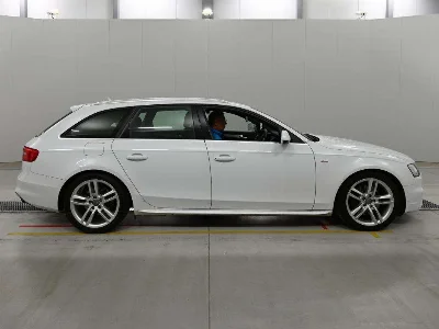 AUDI A4 AVANTE
