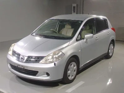 NISSAN TIIDA